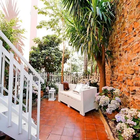 Apartment Charming Patio Trastevere -topcollection
